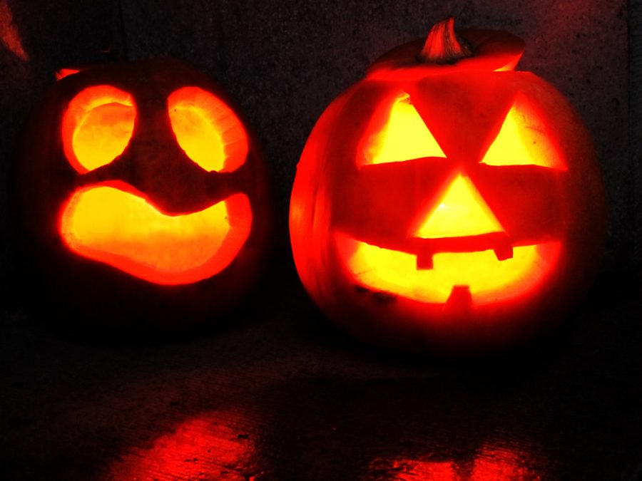 Two Jack-o-lanterns smiling in the spirit of Halloween