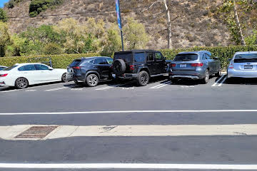 Students parked in their spaces at Milkens upper school campus.