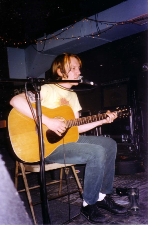 Elliott Smith performing live in 1997 at “Brownies” New York City. 