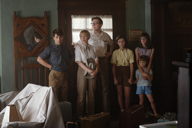 The entire Fabelman family, including Mitzi (played by Michelle Williams) and Burt (played by Paul Dano.)