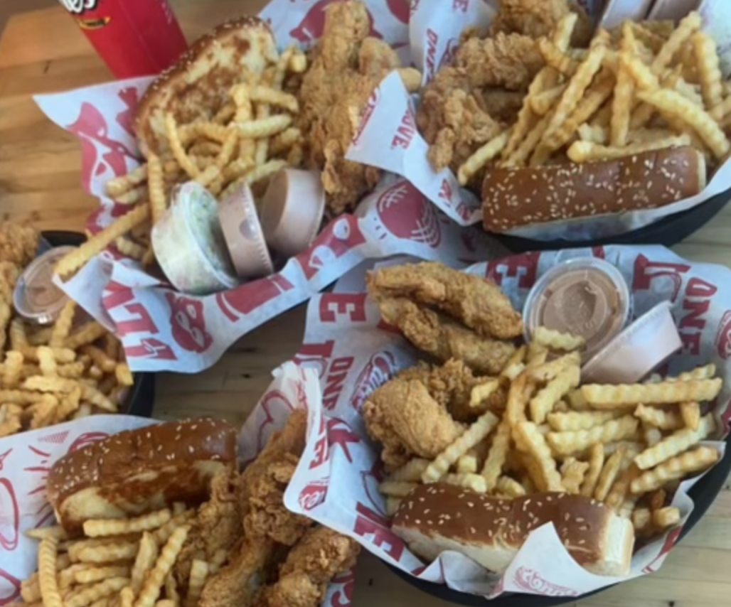 Raising+Canes%3A+Over-Hyped%3F+Unveiling+the+Viral+Fast+Food+Phenomenon